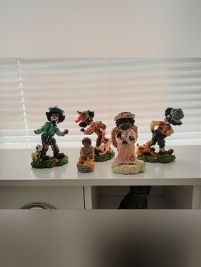 Hand-Painted Decorative Ceramic Figurine Set - Multicolor